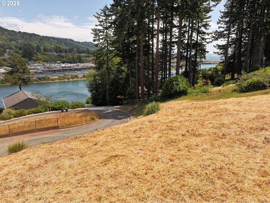 Riverview Dr #4, Brookings, OR 97415