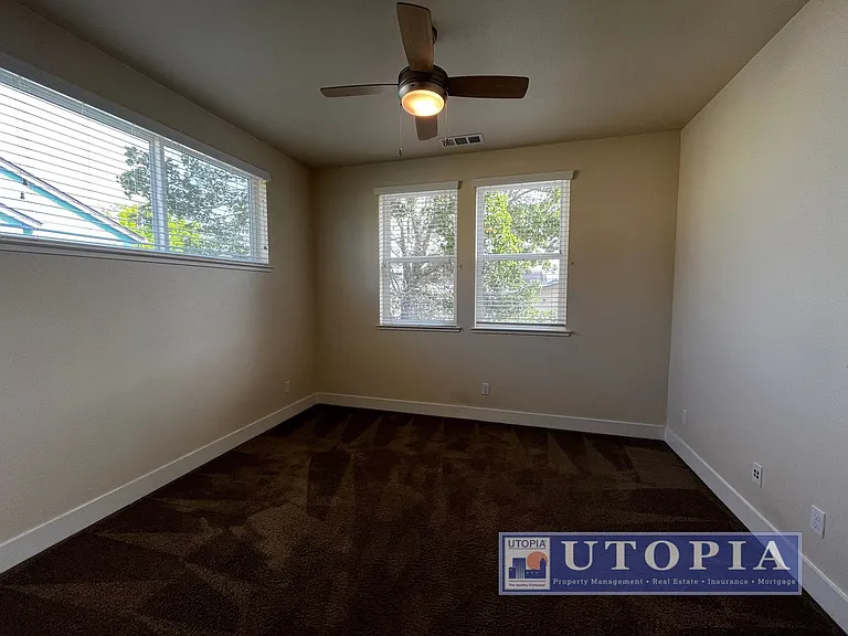 Spacious and Modern 3-bedroom, 3.5 bathroom in Seabright just minutes away from the Beach Boardwa... — Photo 17