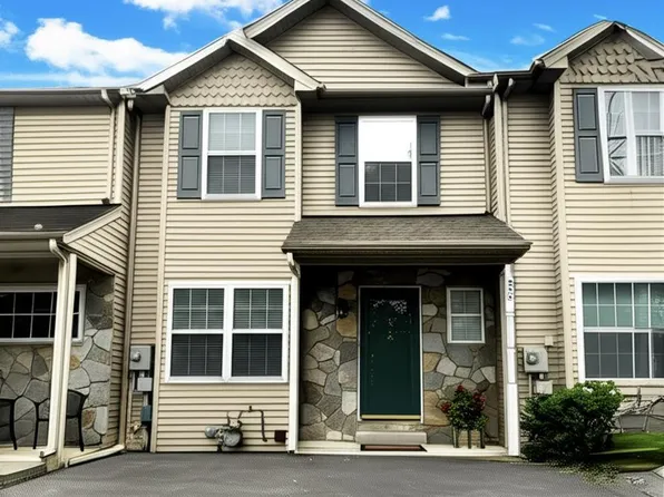 630 Walnut Tree Dr, Blandon, PA 19510