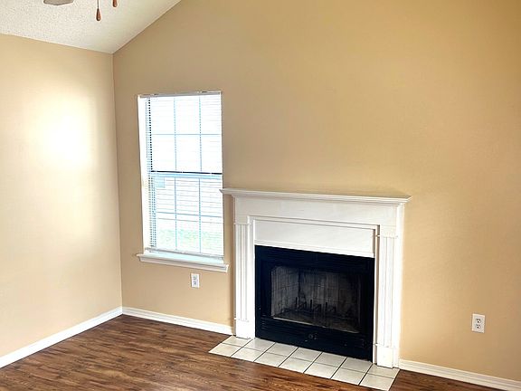 4th image of 1726 James Buchanan Dr