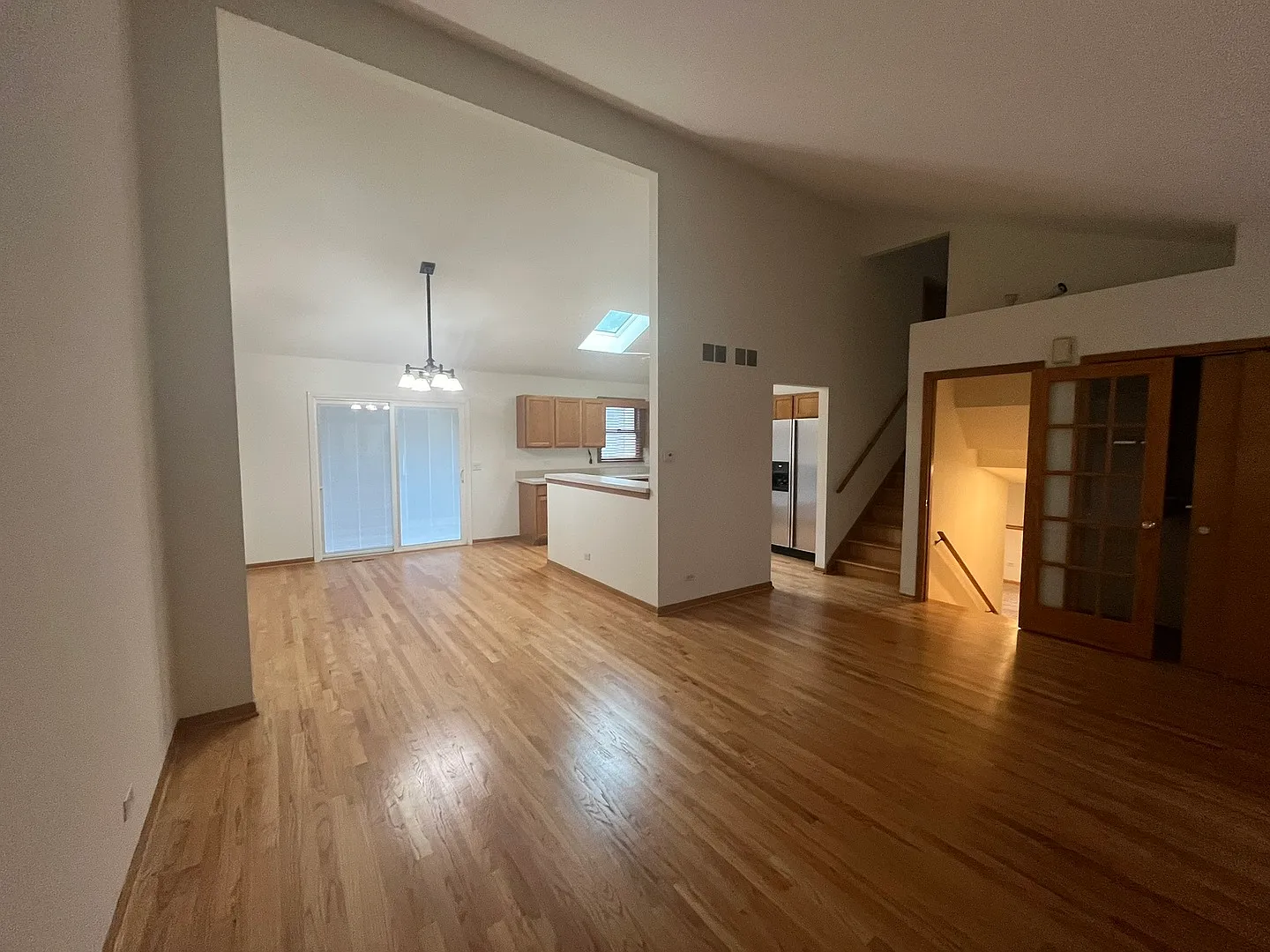 3 bed, 2.5 bath, 2100 sqft, $2,900 — Photo 2