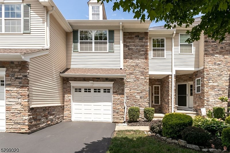 1st image of 13 Scarborough Ct #13
