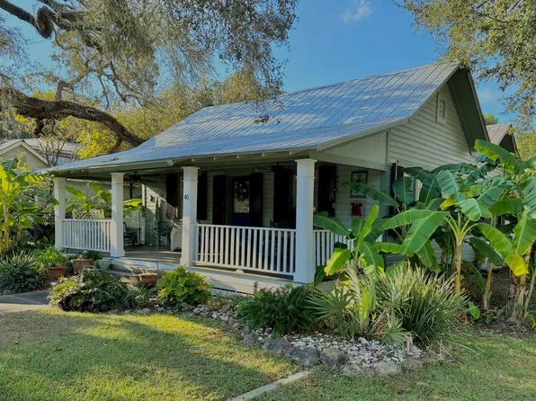 40 7th St, Apalachicola, FL 32320