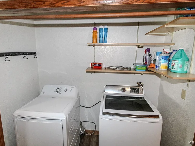 1064 Pine Ln — Photo 17