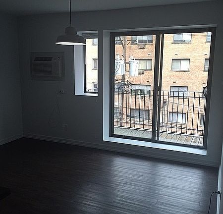 4th image of 5411 N Winthrop Ave #502