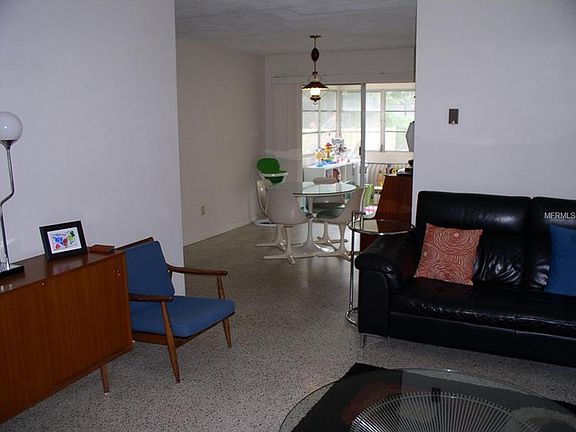 5th image of 4008 Bradley Ave