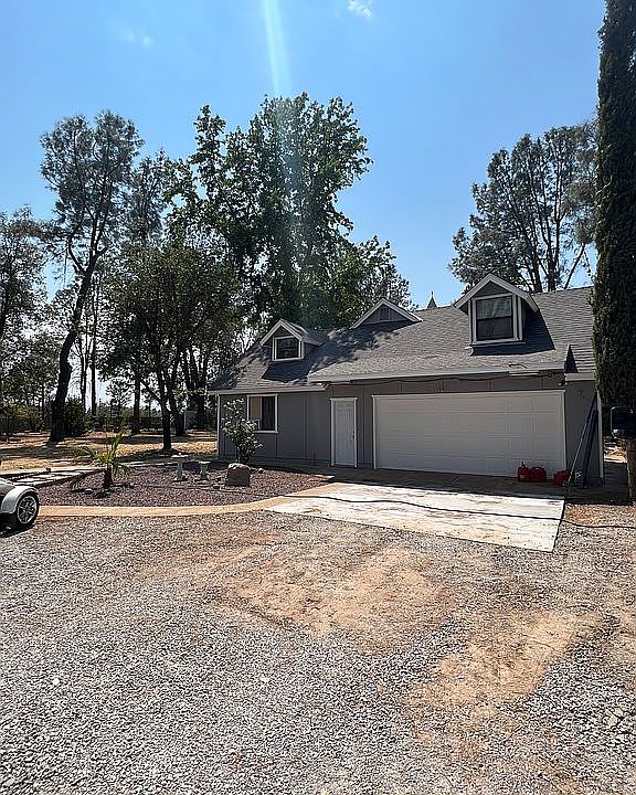 Attached 2 car garage