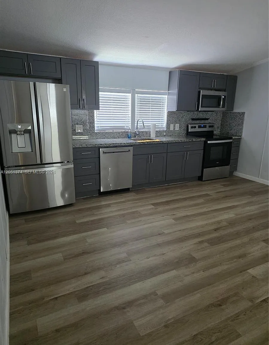 4 bed, 1690 sqft, $2,700 — Photo 2