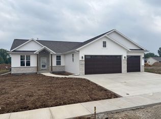 W5835 Roundstone Pl, Menasha, WI 54952
