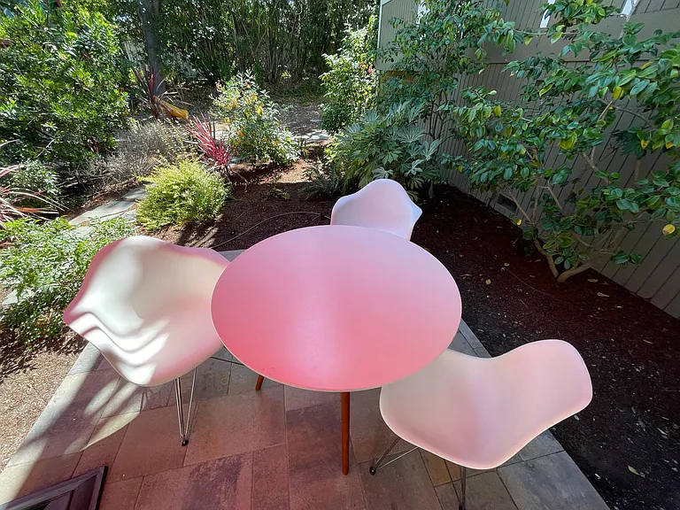 Table/Chairs for outdoor seating.