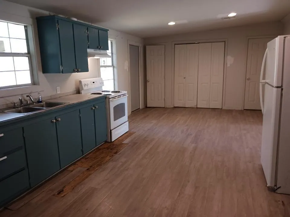217 W Cedar St — Photo 3