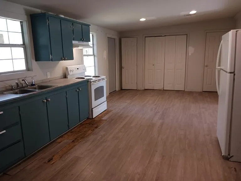217 W Cedar St — Photo 3