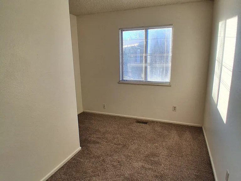 572 Dawn Ct #1 — Photo 9
