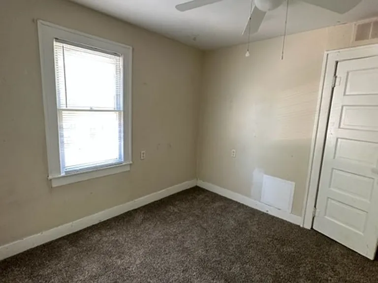 934 Ballinger St — Photo 13