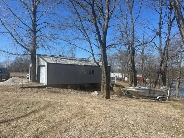 S Lake Cir, Cairo, MO 65239