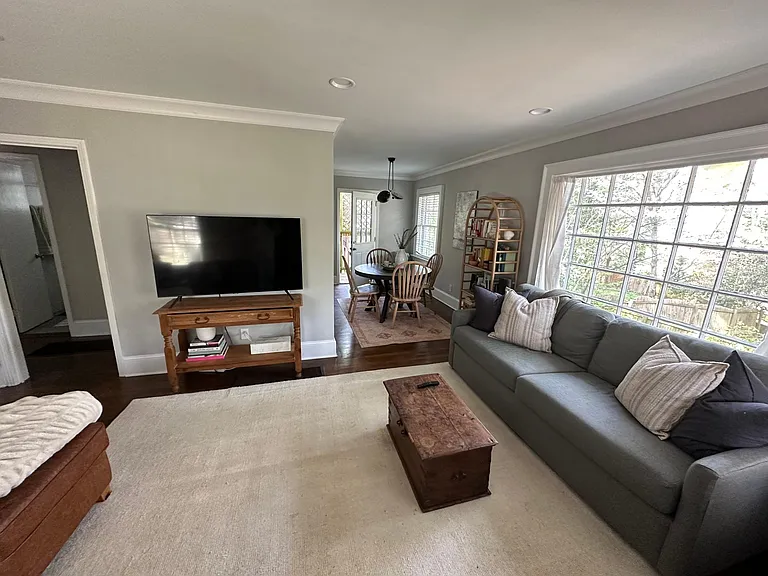 801 Piedmont Way NE — Photo 3