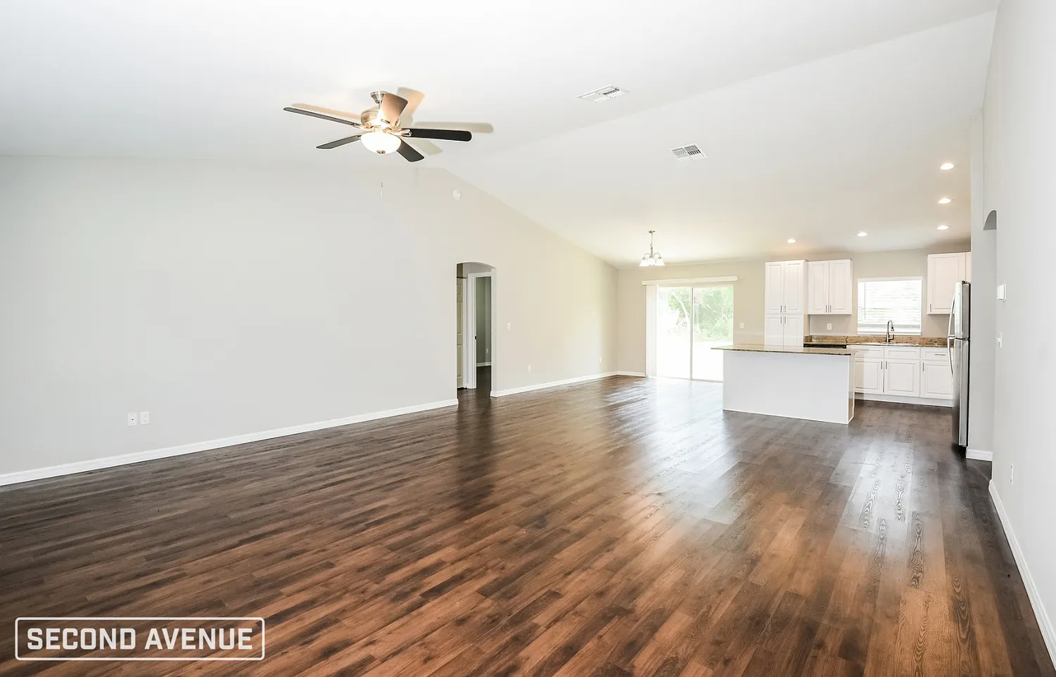 3 bed, 2.0 bath, 1710 sqft, $1,929 — Photo 4