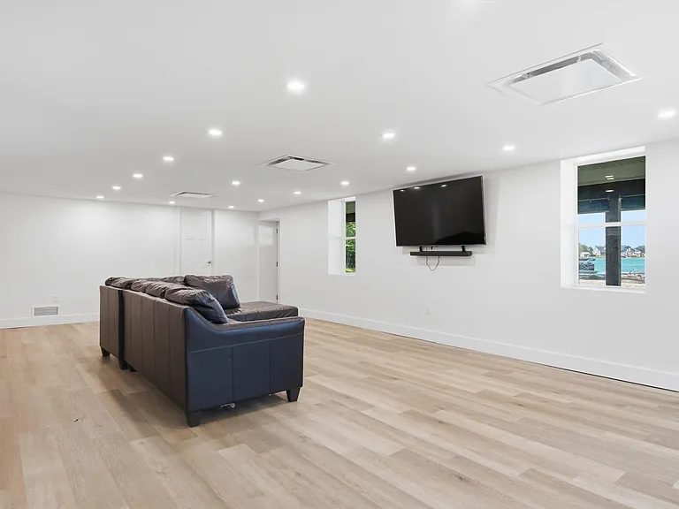 2200 S Long Lake Rd — Photo 11