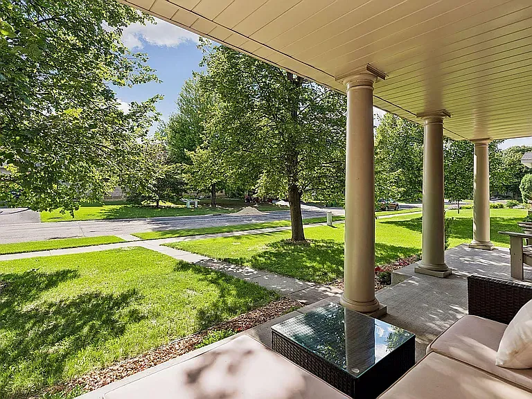 4 bed, 3.5 bath, 2854 sqft, $3,200 — Photo 4