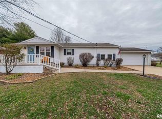 2620 Benton Rd, Mount Vernon, IL 62864