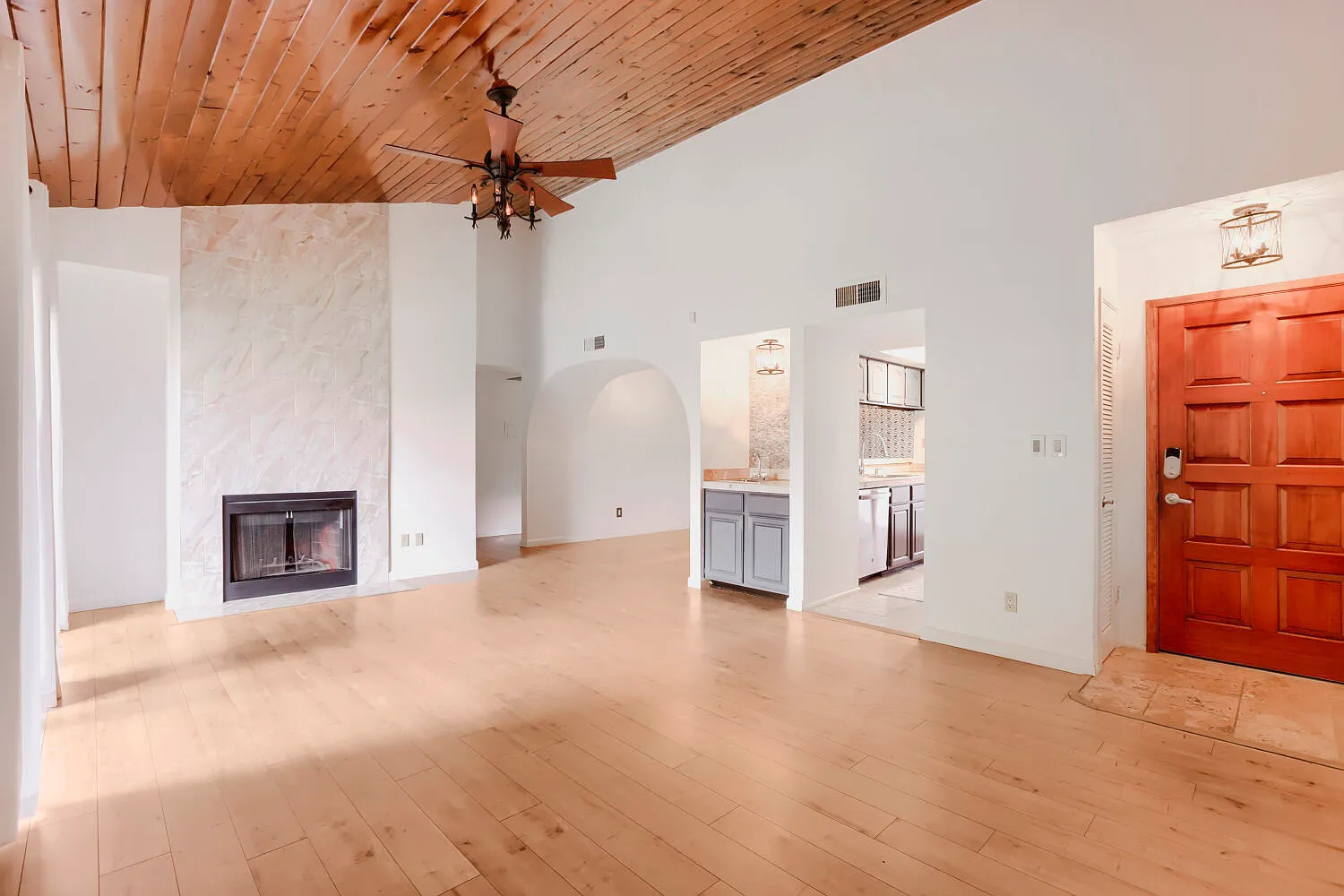 3 bed, 1378 sqft, $2,500 — Photo 3