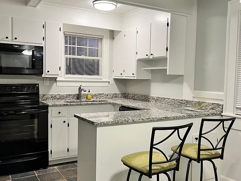 215 E Blue Ridge Dr — Photo 1
