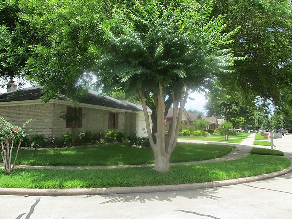 1st image of 214 Regency Dr