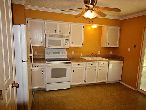 5th image of 702 Brookwood Cir