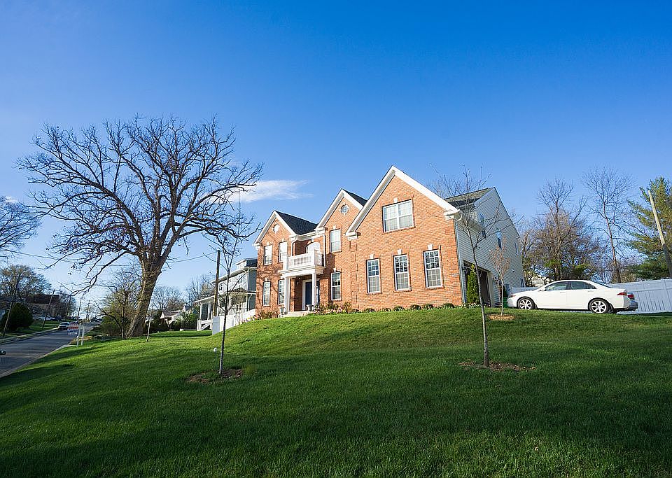 2nd image of 1921 Cherri Dr