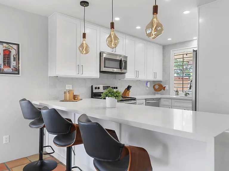 81 Sunrise Dr — Photo 2