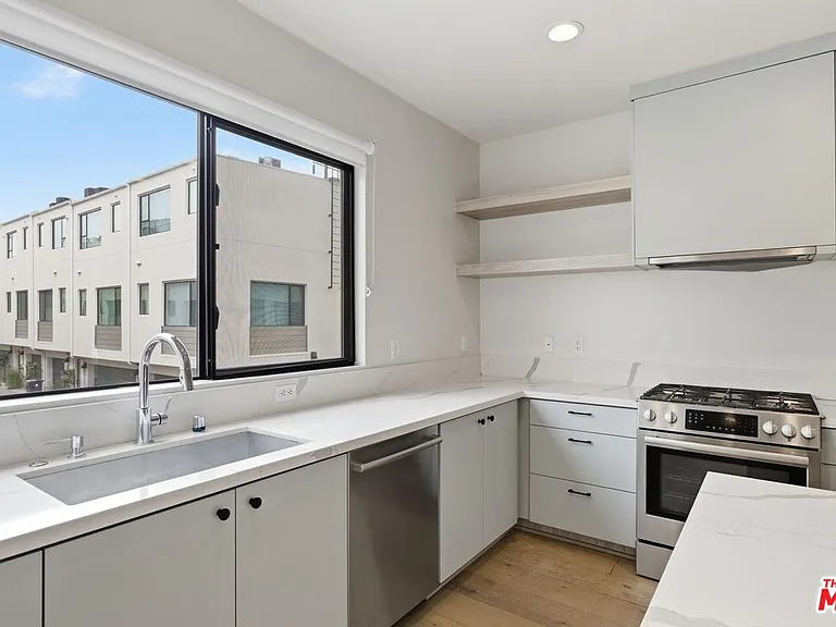 1605 N Arla Way — Photo 9