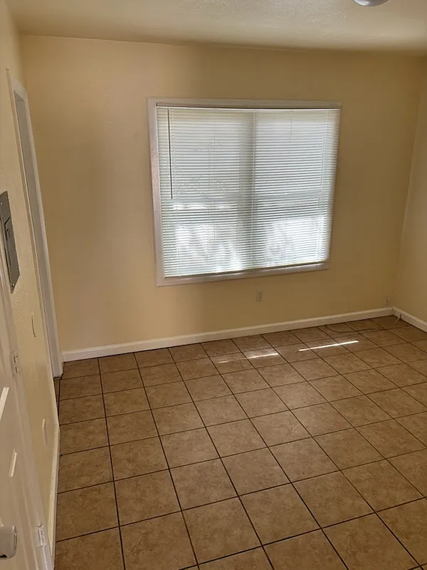 Building Photo - 623 N Edison St #4
