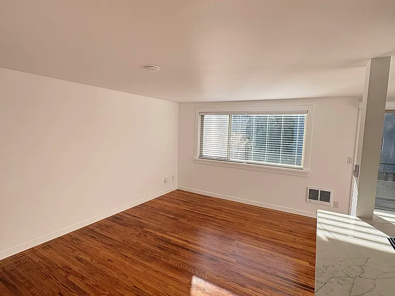 2345 Minor Ave E #14 — Photo 4