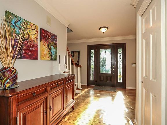 3rd image of 8143 Lyndhurst Ct