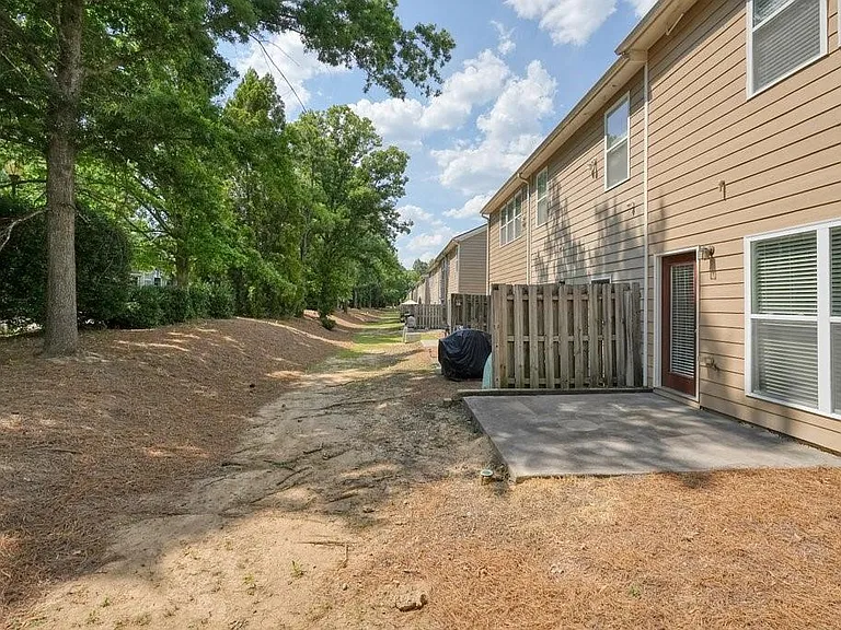 2045 Lakeshore Overlook Dr — Photo 44