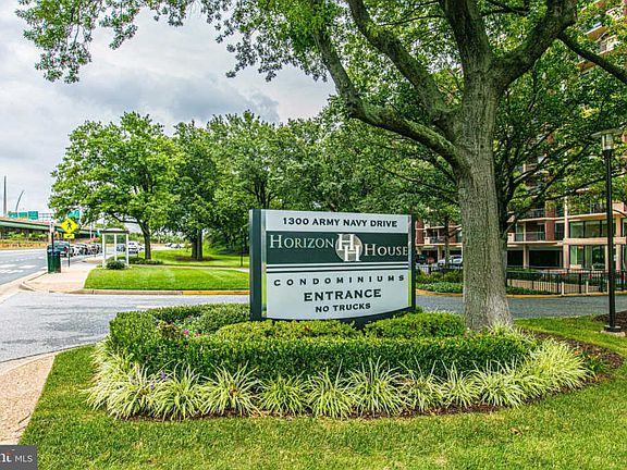 4th image of 1300 Army Navy Dr APT 429