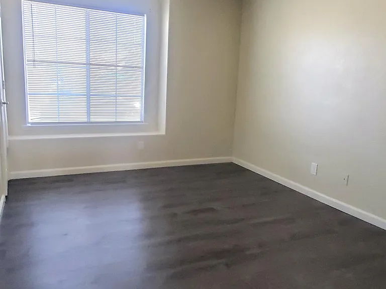 6355 N Babigian Ave — Photo 9