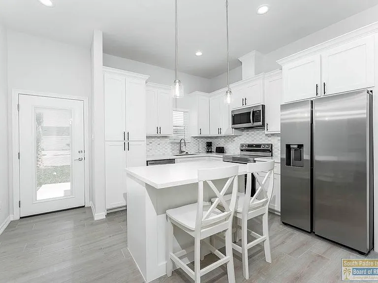 18 N Bay Hill Dr — Photo 9