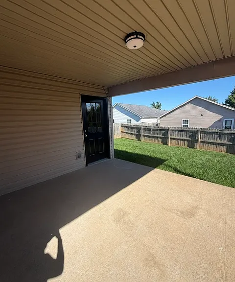 1060 Lucille Dr — Photo 6