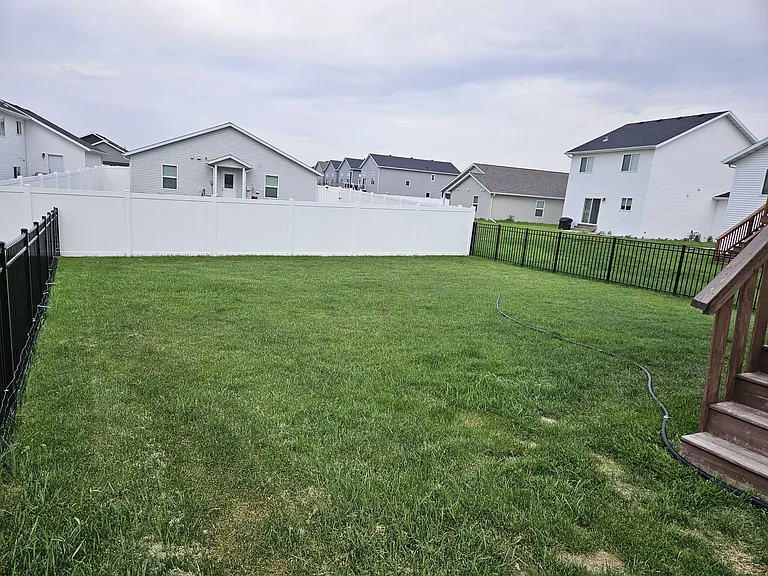 1099 Highland Ln W — Photo 4