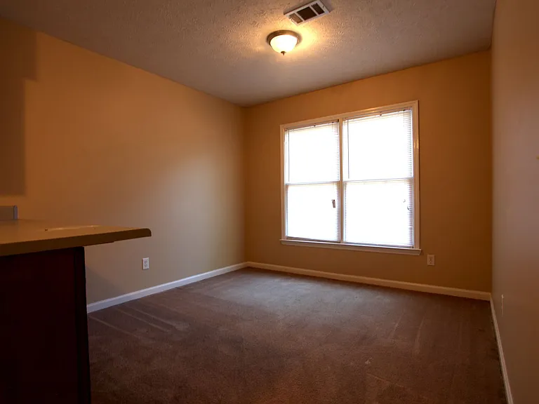 1393 Kurt Cir — Photo 3