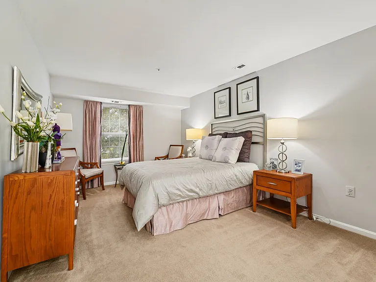 2 Bedrooms, 2 Full Bathrooms, 1147 Square Feet - Primary Bedroom