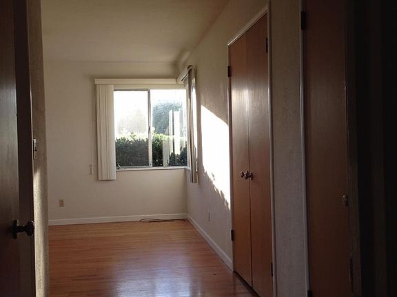 4th image of 315 Moore St