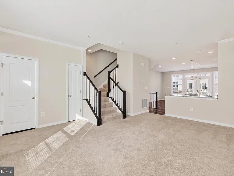 1023 Flester Ln — Photo 3