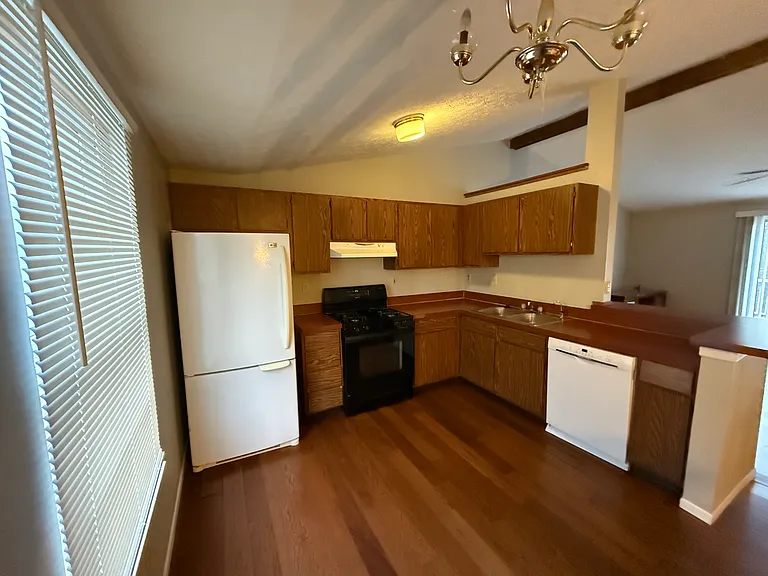 5907 Sundrops Ave — Photo 8