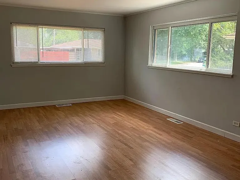 365 Minocqua St — Photo 2