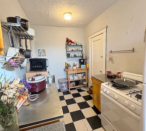 2nd image of 32 Sidlaw Rd APT 10