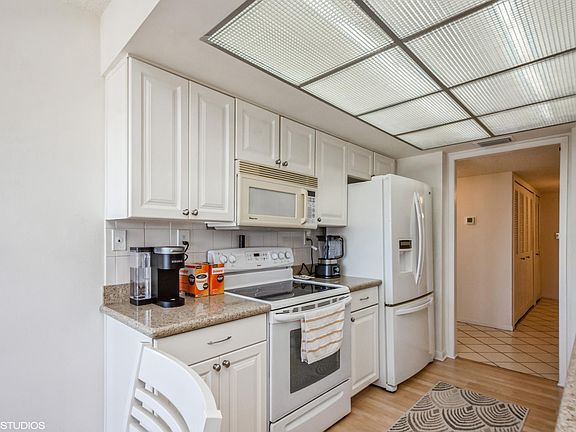 5th image of 400 Island Way APT 1212