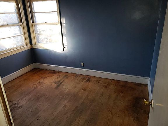 5th image of 1713 Glenn St