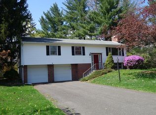 19 Lantern Ln, Amherst, MA 01002